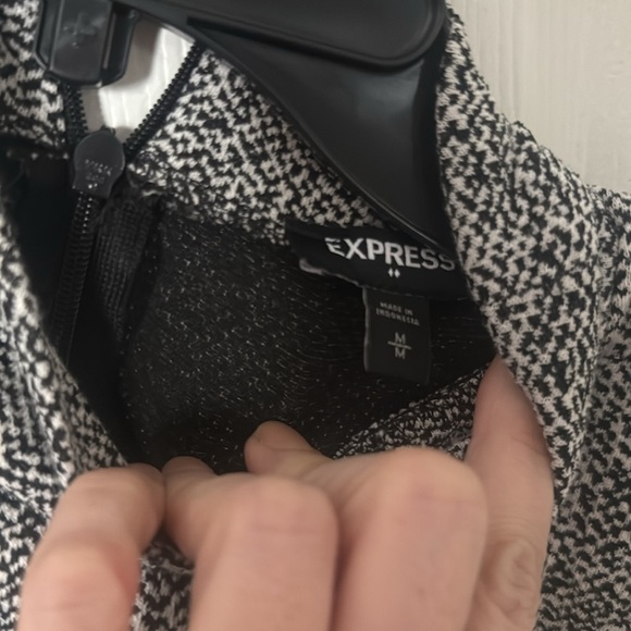 Express Black and White Textured Tank Top mock neck medium - Picture 2 of 4